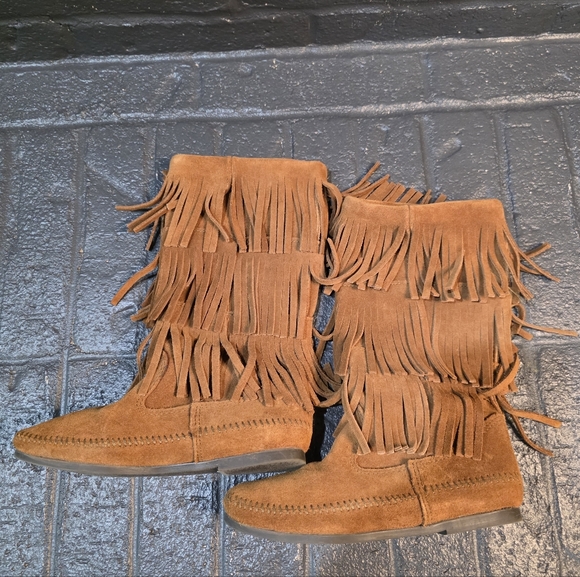 Minnetonka 3-Layer Fringe Suede Boots, Women's Size 7 - Picture 4 of 7